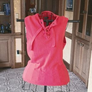 Sleevless orange sweater